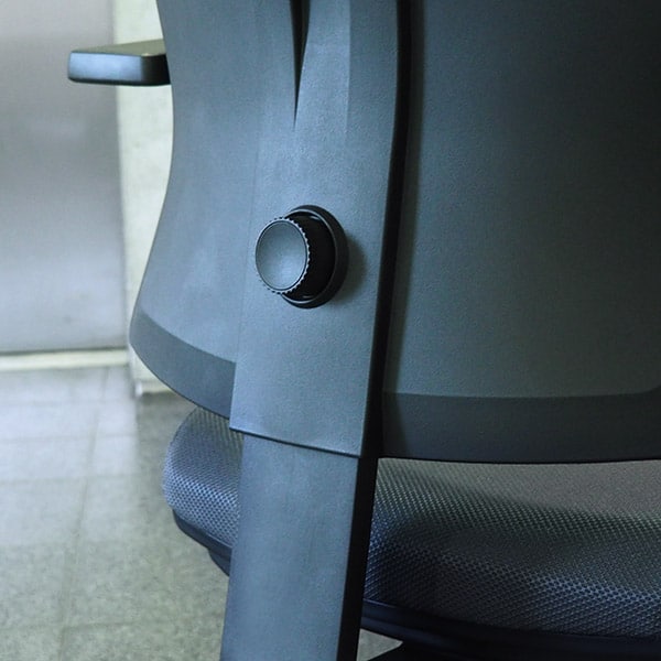 Ergonomischer Bürodrehstuhl mit Einstellknopf für Rückenlehne